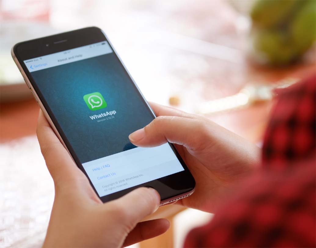 গ্রুপে কখনও অপ্রয়োজনীয় মেসেজ পাঠাবেন না। এতে অনেকে বিরক্ত হতে পারেন।