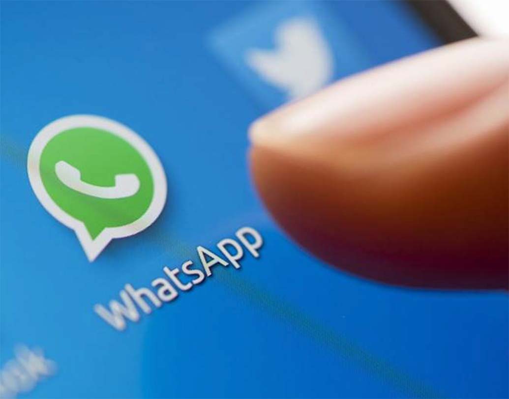 গ্রুপ চ্যাটে সংক্ষিপ্ত মেসেজ পাঠান। মনে রাখবেন, আপনার মতো গ্রুপের অন্যরাও ব্যস্ত মানুষ।