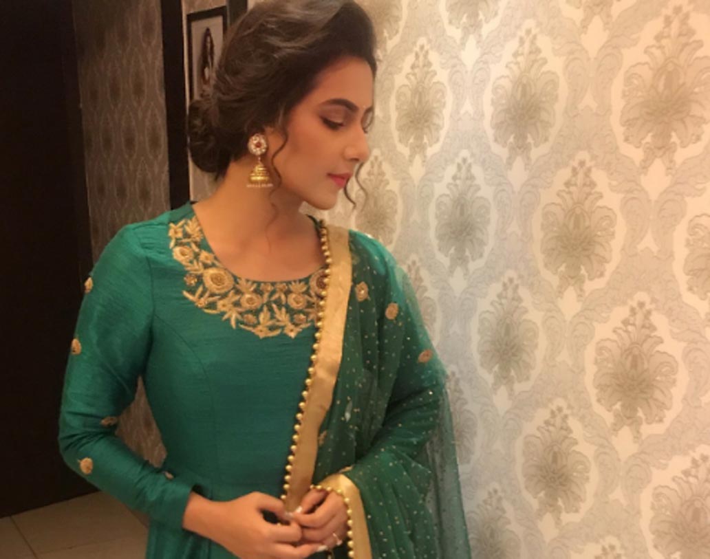 দীপাবলির রাতে সবুজ রং বেছে নিয়েছিলেন শুভশ্রী। সেজেছিলেন এথনিক।