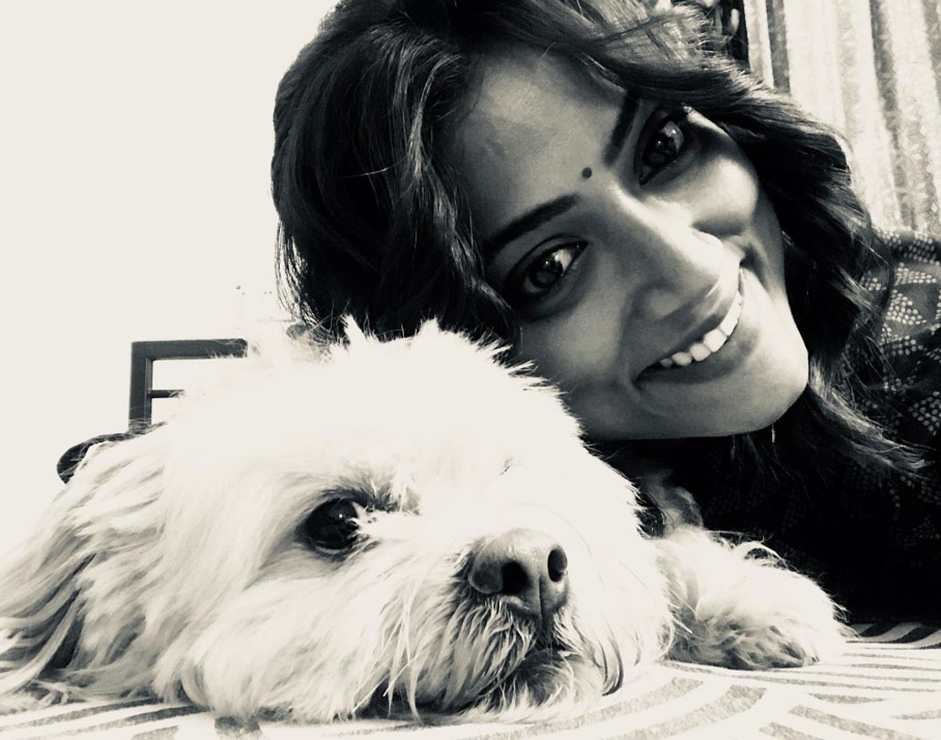 নিজের পোষ্যকে নিয়ে ছবি পোস্ট করে দীপাবলির শুভেচ্ছা জানিয়েছেন অনিন্দিতা।