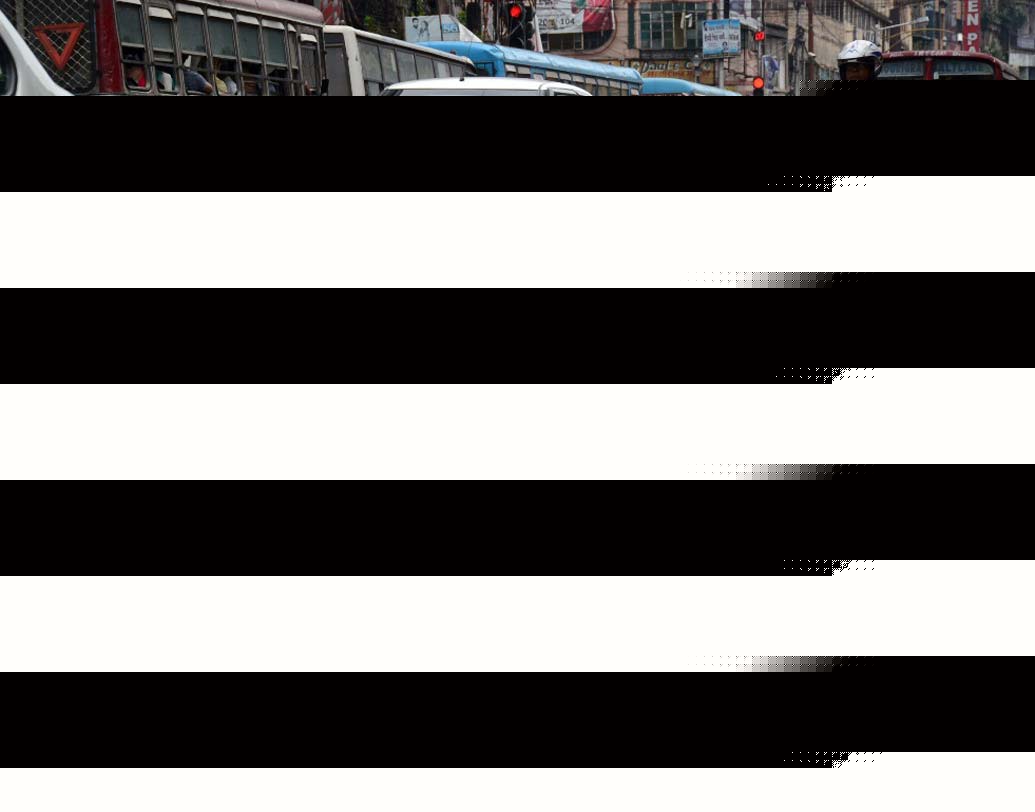 কলকাতার বেশিরভাগ এলাকা জলমগ্ন হয়ে পড়ায় সকাল থেকেই ব্যাহত হয়েছে যান চলাচল। দুর্ভোগে পড়েছেন সাধারণ মানুষ। উত্তর কলকাতার পাশাপাশি দক্ষিণ কলকাতাতেও সমান ভাবে থাবা বসিয়েছে বৃষ্টি। জল জমেছে সেন্ট্রাল অ্যাভিনিউ, মহাত্মা গাঁধী রোডেও। ছবি: দেবস্মিতা ভট্টাচার্য।