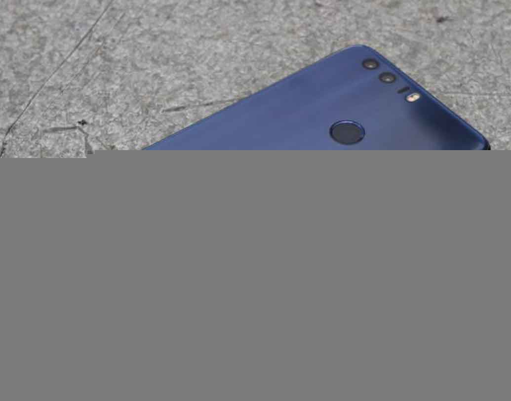 হনর ৮: লঞ্চ হওয়ার সময় মোবাইলটির দাম ছিল ৩০ হাজার টাকা। এর পর দাম কমতে কমতে নেমে গিয়েছে প্রায় ১৫ হাজারে। ৫.২ ইঞ্চি ডিসপ্লের অসাধারণ ফিচারের এই মোবাইলের ফ্রন্ট ও ব্যাক ক্যামেরা যথাক্রমে ৮ ও ১২ মেগাপিক্সেলের।