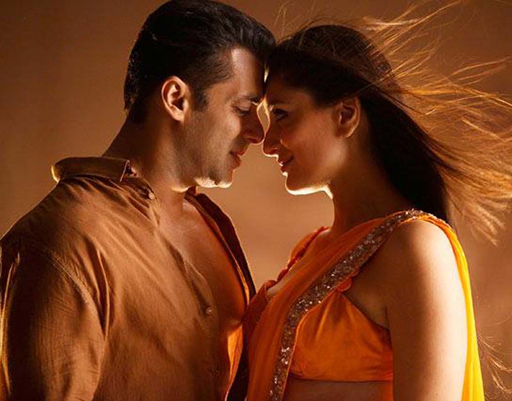 বডিগার্ড: ভাইজানের ছবি মানেই বক্স অফিস হিট। যদি আপনি ছবির গল্প, প্রোডাকশন ভ্যালুর দিকে নজর না দেন, তাহলে আরাম করে তিন ঘণ্টা ব্যয় করে এই ছবির মজা নিতে পারেন। শুধু সলমন আর করিনার রোম্যান্স দেখতেই দর্শক ভিড় জমান আর তাতেই ১০০ কোটির ক্লাবে এন্ট্রি নেয় এই ছবি।