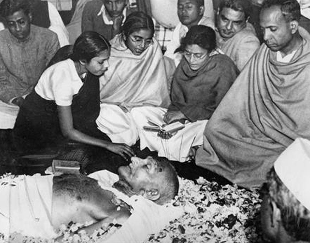 এমনকী ওই একই পাঠ্যবইয়ে মহাত্মা গাঁধীর মৃত্যুদিবসটিও ভুল ছাপা হয়েছিল।