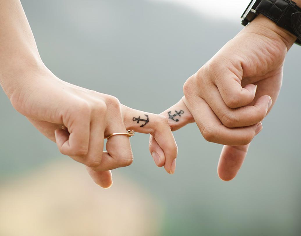 মেয়েরা স্বভাবতই আত্মাভিমানী হয়। নিজের পছন্দের পুরুষের জীবনে তাদের গুরুত্ব কতটা সেটা বুঝতে চায় সব মেয়েই। তাই প্রেমিকার মন পেতে গেলে বলতে ভুলবেন না, ‘‘তুমি আমার জীবনে খুবই গুরুত্বপূর্ণ। তোমাকে ছাড়া আমার চলবে না।’’