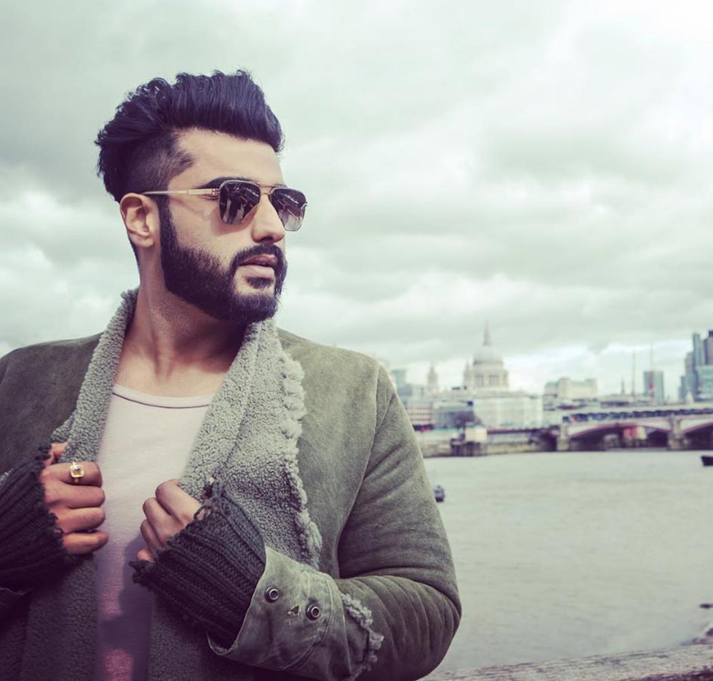 পাঁচ বছর আগে ‘ইশকজাদে’ ছবিতে আত্মপ্রকাশ ঘটেছিল অর্জুন কপূরের। এই মুহূর্তে ৫ থেকে ৭ কোটি টাকা করে আয় করছেন প্রতি ছবিতে।