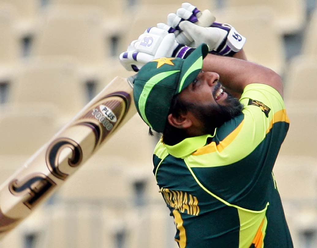 ইনজামাম-উল-হক: ১৯৯৯ সালে নিজের ২০০তম ম্যাচটি খেলেছিলেন ইনজি। ২০০তম ম্যাচে নামার আগে তাঁর মোট রান ছিল ৬৪৭৫, গড়: ৩৯.৪৮।