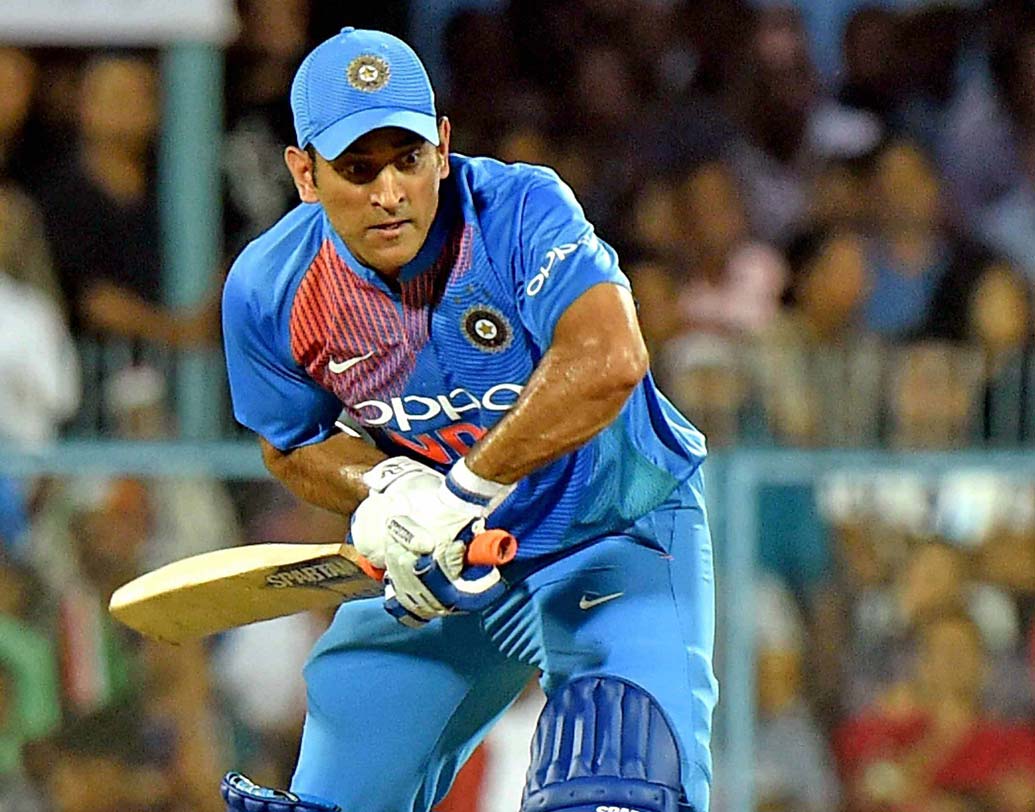 মহেন্দ্র সিংহ ধোনি: ২০১২ সালে ২০০তম ম্যাচ খেলার আগে এমএসডি-র রান ছিল ৬৬৩২, গড়: ৫১.৪১।