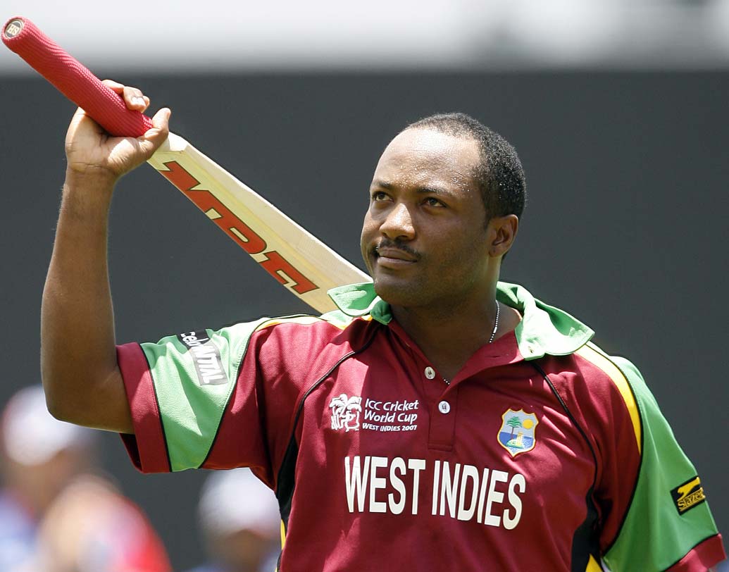 ব্রায়ান লারা: ২০০তম ম্যাচের আগে কিংবদন্তি ক্যারিবিয়ানের রান ছিল ৭৩৭০, গড়: ৪২.৬০।