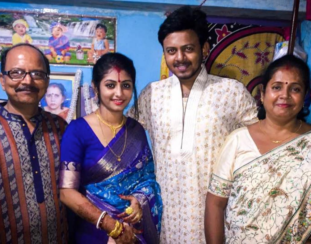 হঠাৎ বিয়েতে দুই পরিবারেই এখন সেলিব্রেশন টাইম।