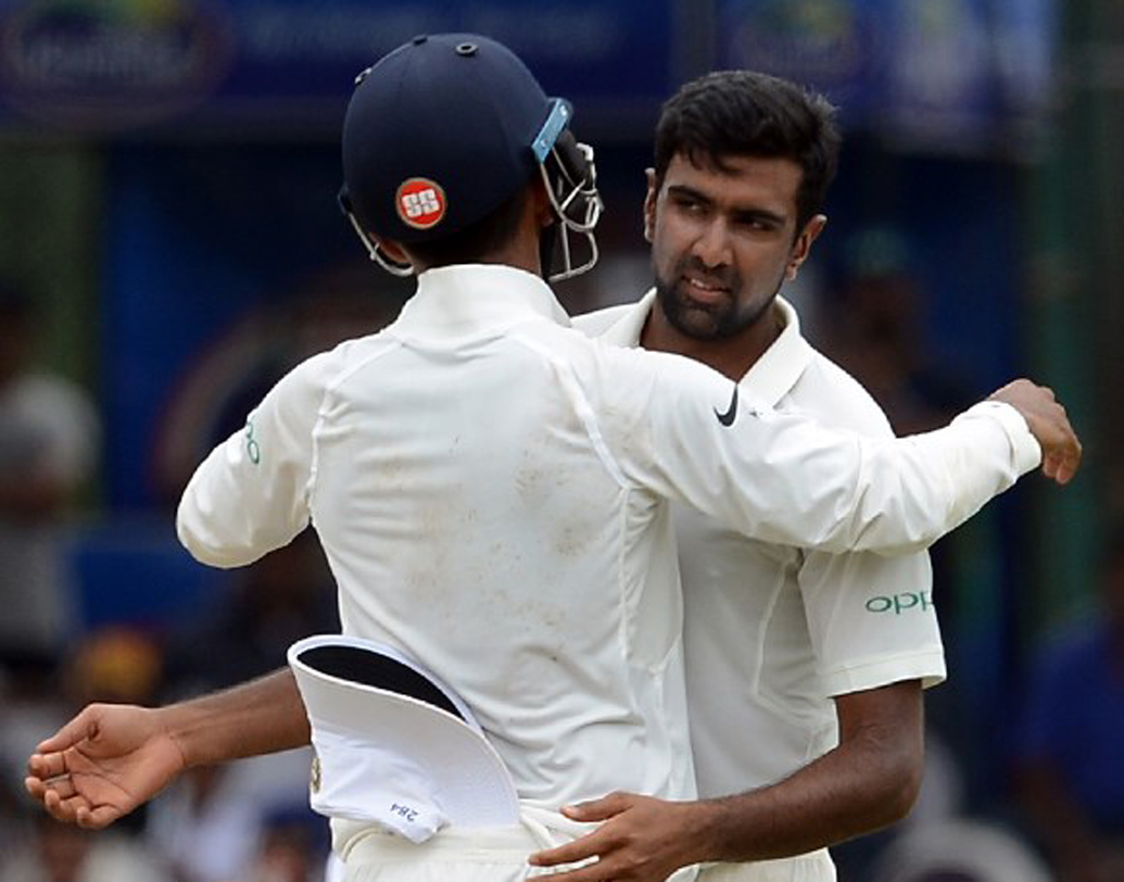 রবিচন্দ্রন অশ্বিন: বোলিংয়ের পাশাপাশি ব্যাট হাতেও বহু বার ভারতীয় দলকে ভরসা জুগিয়েছেন অশ্বিন। ৫২টি টেস্টে অশ্বিনের রান ২০৩৫ এবং উইকেট ২৯২।