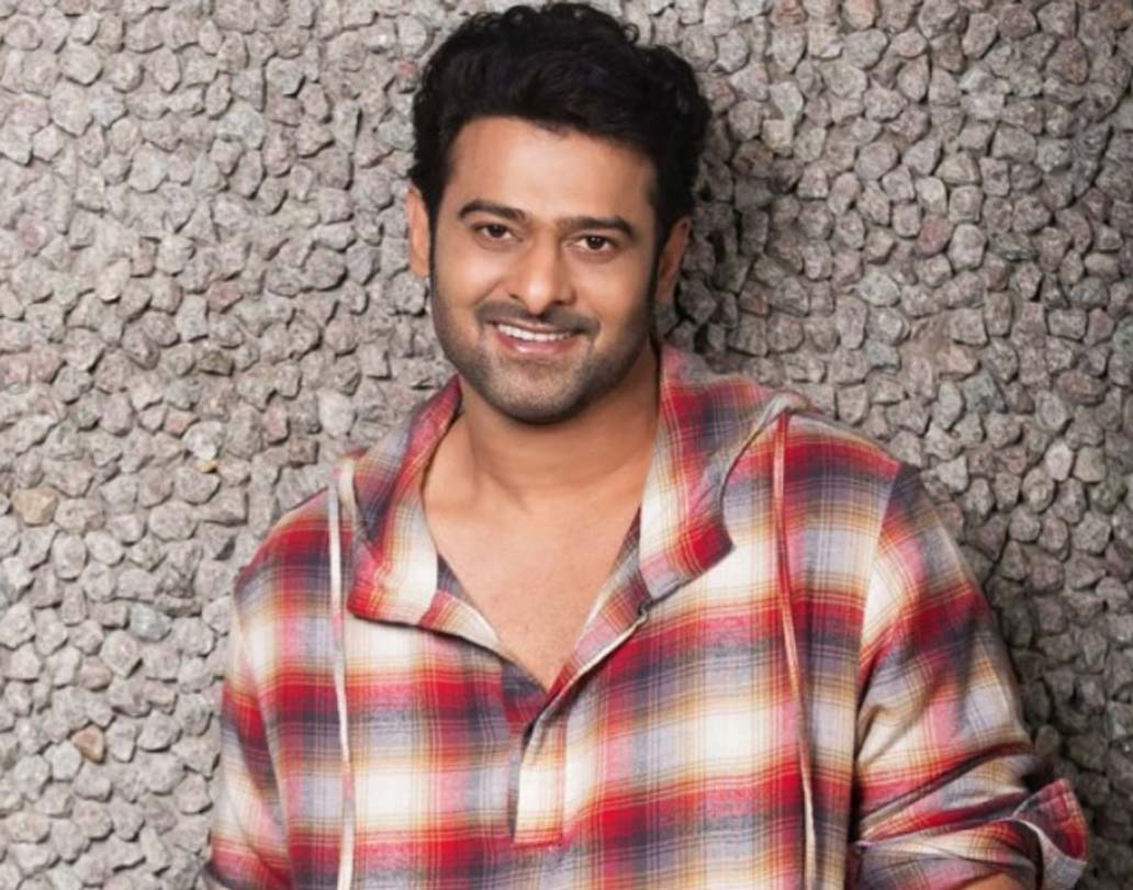 ২০ বছর বয়সে অভিনয় জগতে পা। প্রভাস এক বার জানিয়েছিলেন, ছোটবেলা থেকেই হোটেলের ব্যবসা করার ইচ্ছে ছিল তাঁর। প্রভাসের প্রিয় খাবার ‘বাটার চিকেন’।