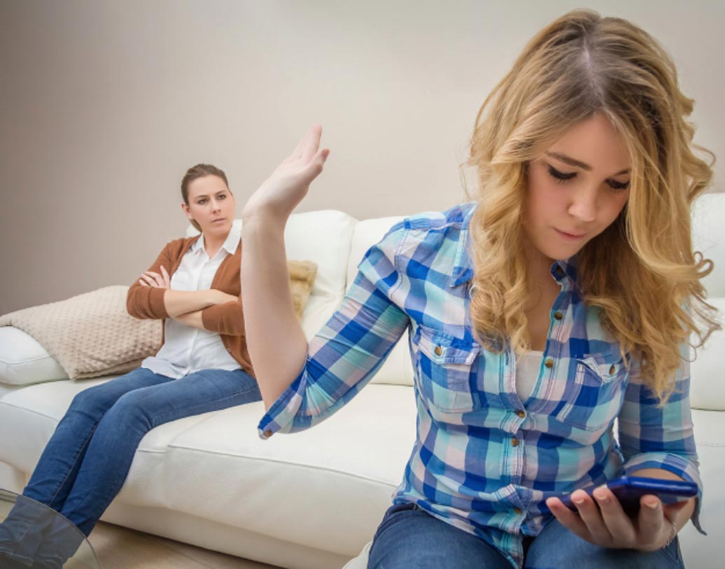 আপনার বাবা বা মা কি নিজের অসহিষ্ণু আচরণ, রাগ, শাসনের পিছনে সব সময় কারণ, যুক্তি, অজুহাত খোঁজেন?