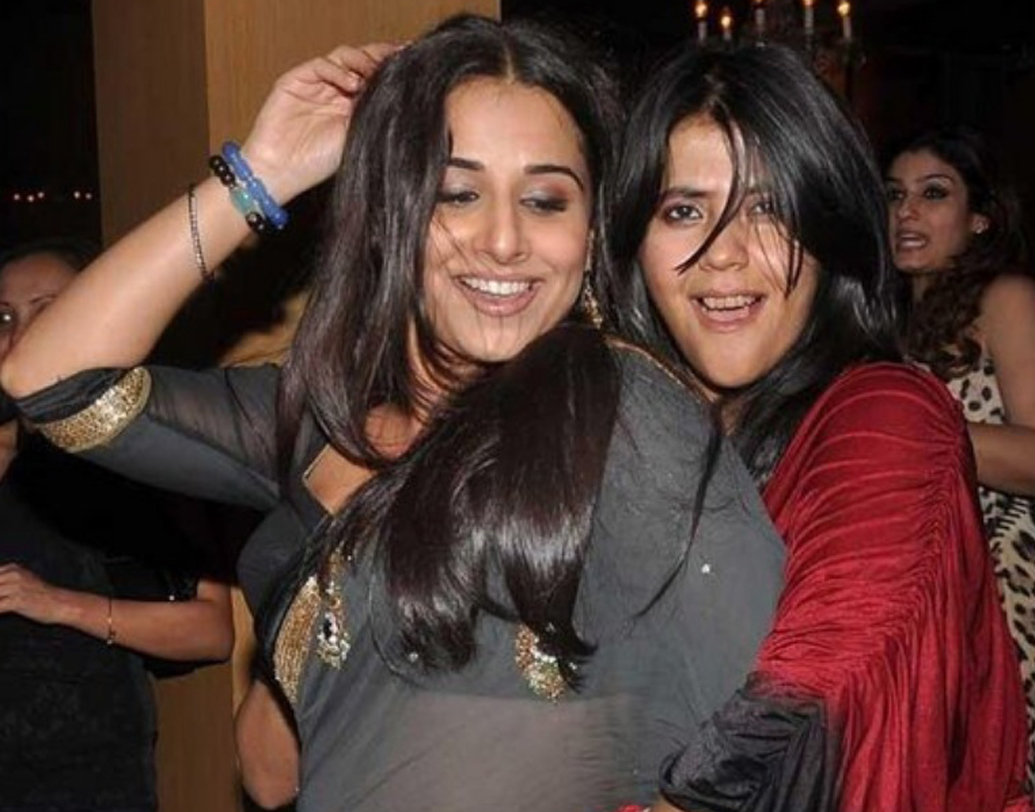 একটি ছবির সাকসেস পার্টিতে একতা কপূরের সঙ্গে বিদ্যা বালন।