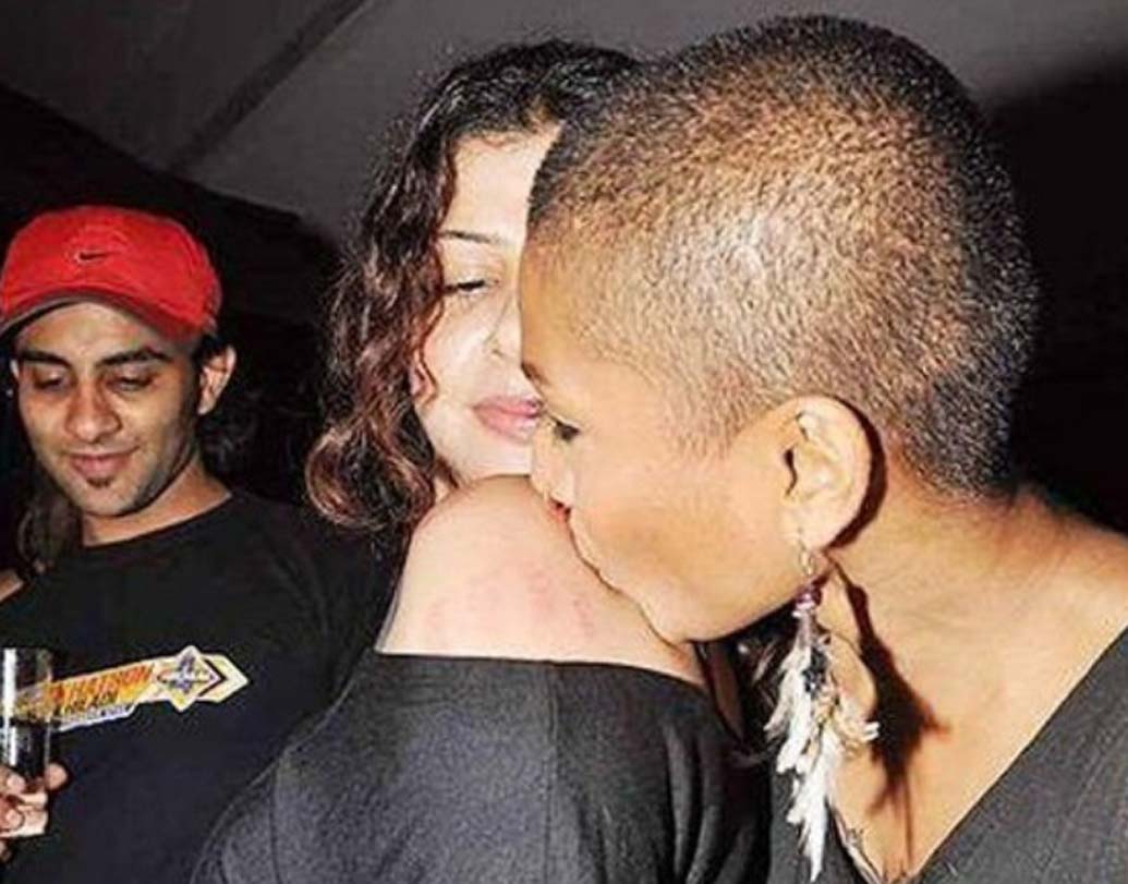 বিশেষ মুহূর্ত শেয়ার করছেন সম্ভাবনা শেঠ এবং ডায়ান্ড্রা সোয়ারেজ।