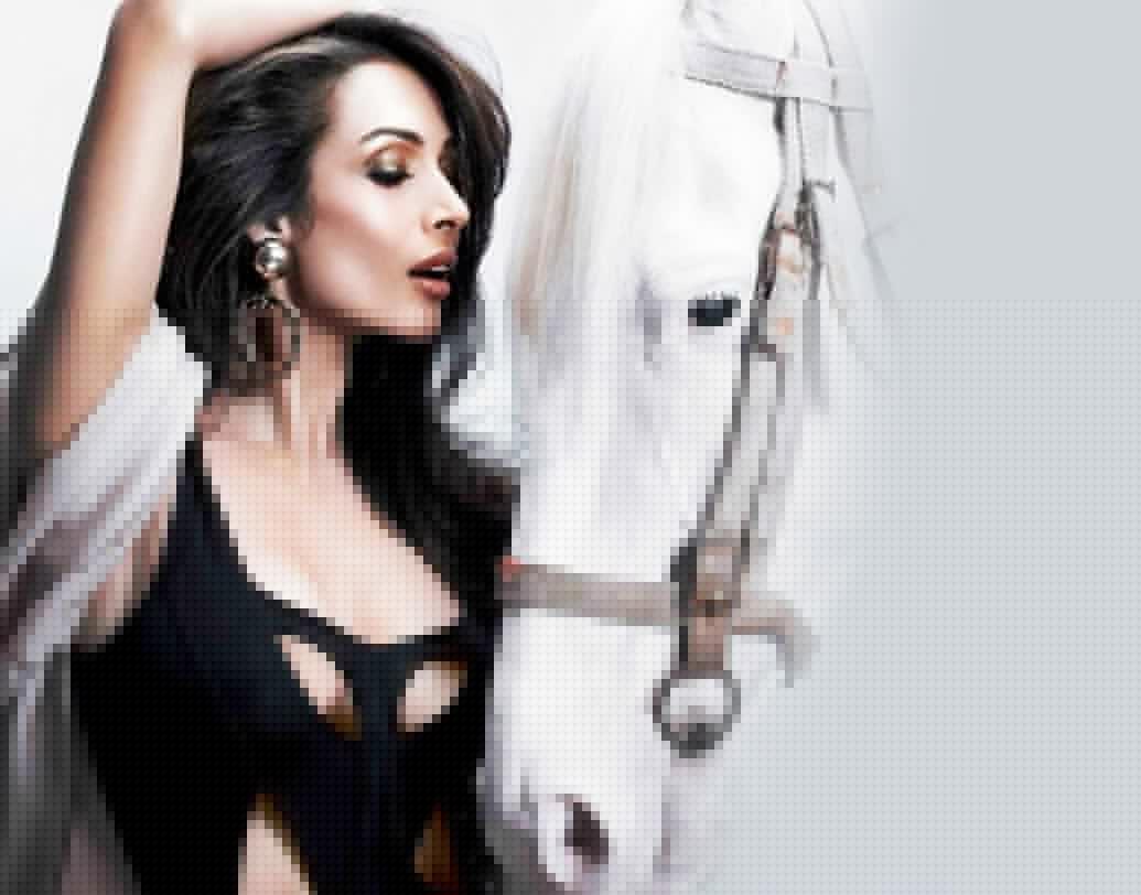 চার বছর বয়সে নাচের জার্নি শুরু হয়ে যায় মালাইকার। বলিউ়়ডে মালাইকার প্রিয় ডান্সার হৃত্বিক রোশন। আর মহিলাদের মধ্যে দীপিকার নাচও বেজায় পছন্দের মালাইকার। একটা শো’তে এসে মালাইকা বলেছিলেন যে অভিনয়ে তাঁর ঝোঁক নেই, বরঞ্চ নাচেই তাঁর আগ্রহ বেশি। অ্যাকশন ছবি, মূলত সুপার হিরো মুভিতেই অভিনয় করতে চান মালাইকা।