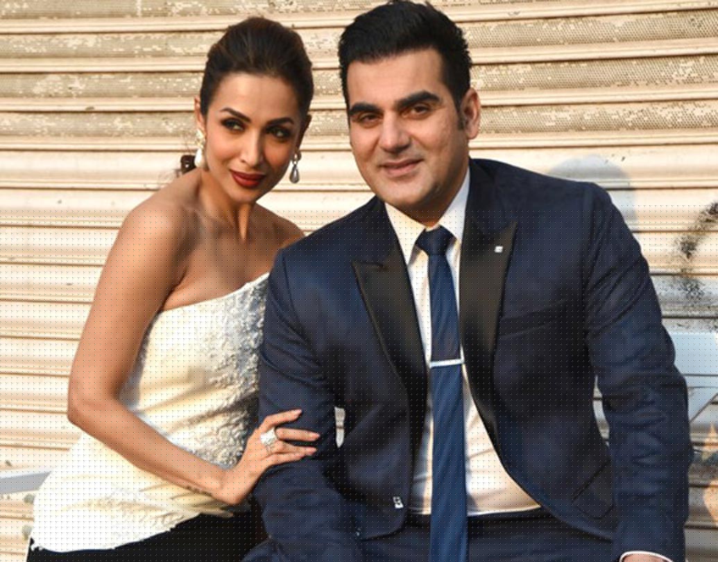 গত বছরেই আরবাজের সঙ্গে বিবাহ বিচ্ছেদের সিদ্ধান্ত নেন মালাইকা। আর চলতি বছর মে মাসে খাতায় কলমে দু’জনের ডিভোর্স হয়ে যায়। একটি বিজ্ঞাপনে দু’জনের দেখা হয়। আর তার পরই প্রেম এবং ১৯৯৮ সালে বিয়ে। আরবাজকে প্রযোজনার কাজেও সাহায্য করেন মালাইকা। তবে সম্প্রতি বলিউডের গুঞ্জন অর্জুন কপূরের সঙ্গে সম্পর্কে জড়িয়েছেন মালাইকা।