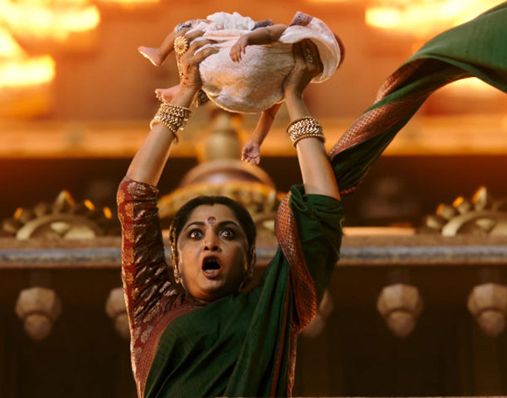 আপনার সন্তানকে কি সব সময় উনি আপনার থেকে দূরে রাখতে চেষ্টা করেন? যে কোনও ছুতোয় আপনার কাছছাড়া করে নিজের সঙ্গে রাখেন?