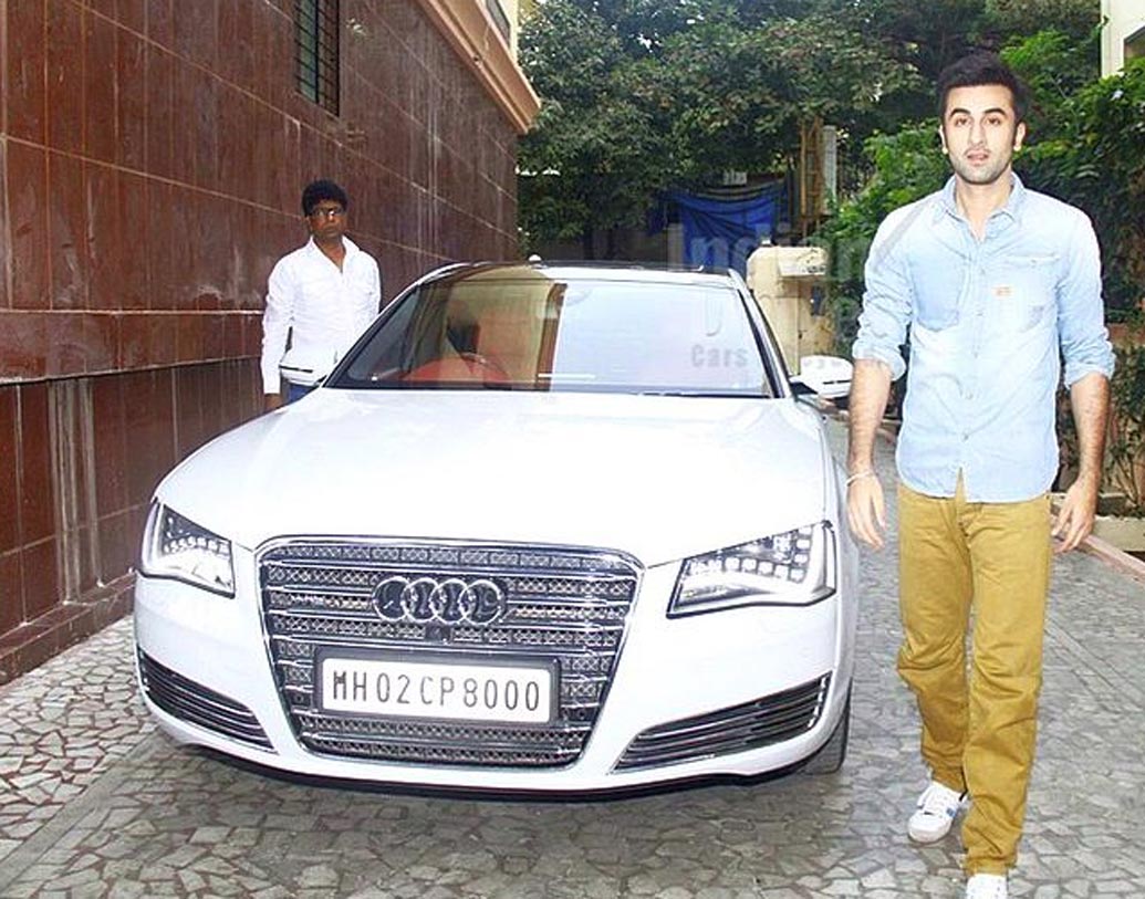 মা নিতু কপূরের জন্মদিন ৮ তারিখ। আর এই ৮ সংখ্যাটি বলিউডের রকস্টারের জন্য লাকি। রনবীরের অডি আর এইট, রেঞ্জ রোভার এবং মার্সিডিজ বেঞ্জ জিসিক্সথ্রি এএমজি এই সব গাড়িই রয়েছে রনবীরের। আর এই সব গাড়িতে কোনও না কোনও ভাবে ৮ সংখ্যাটি থাকবেই।