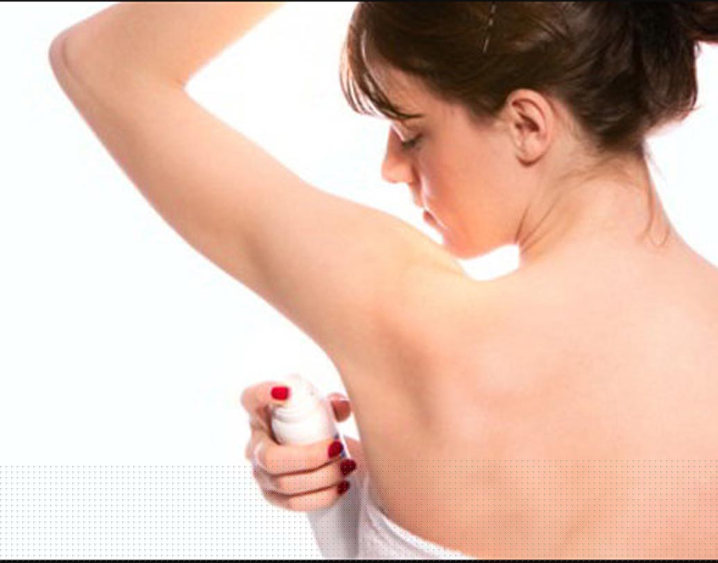 দেহের দুর্গন্ধ মানেই যে আপনি কোনও রোগে ভুগছেন এমনটা সব সময় সঠিক নয়। সে ক্ষেত্রে কী ভাবে দেহের দুর্গন্ধ এড়াবেন? আপনার বগল সব সময় পরিষ্কার-পরিচ্ছন্ন এবং শুকনো রাখুন। দেহে ঘাম জমলে সেখানে ব্যাকটেরিয়া বাসা বাঁধতে পারে।