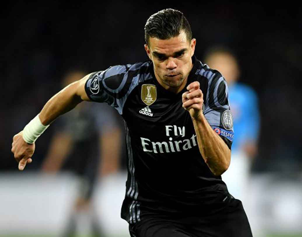 পেপে: রিয়াল মাদ্রিদ ছাড়ার পর পেপে বলেন, “আমার সব কাগজ ঠিকঠাক থাকা সত্ত্বেও, ট্যাক্স সংক্রান্ত সমস্যায় ক্লাবকে আমি পাশে পাইনি। রিয়ালের থেকে এই রকমটা আশা করিনি।”