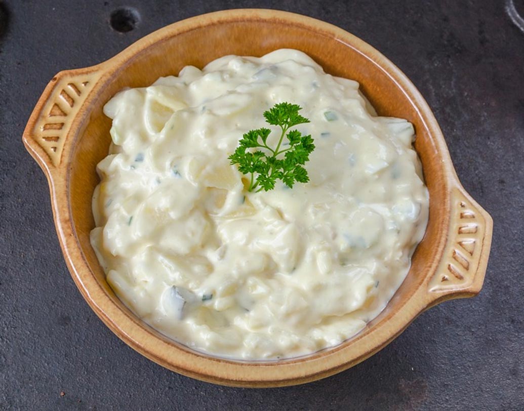 মেয়োনিজ: যদি মেয়োনিজে আয়োডিন মেশানোর সঙ্গে সঙ্গে গাঢ় রং ধরে তা হলে বুঝবেন স্টার্চ পাউডার মেশানো হয়েছে।