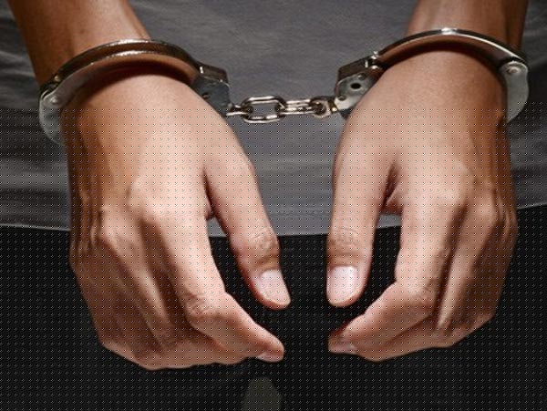 Official od Airport arrested for trafficking foreign products