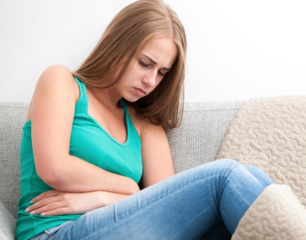 এই কারণটি অন্যগুলোর থেকে পৃথক ও বিদঘুটে এবং কিছুটা আপেক্ষিকও বটে। তবুও মানুষের মনে বিশ্বাসের মতো ছেয়ে গিয়েছে। বছরে নারীদের ঋতু হয় ১৩ বারের মতো। প্রাচীনকালে যেহেতু ঋতুমতী নারীদের অশুভ মনে করা হত, তাই ওই সংখ্যাটিকেই অশুভ ভাবা হত।