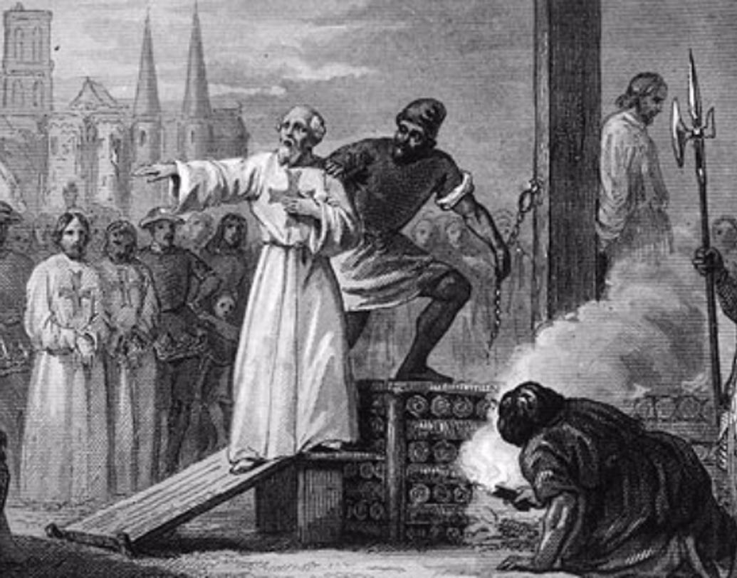 হোলি গ্রেইল রক্ষাকারী নাইটস টেম্পলারে গণহারে মৃত্যুদণ্ড কার্যকর করা হত। আর তা শুরু হয় ১৩০৭ সালের ১৩ অক্টোবর থেকে। সাধারণত প্রতি শুক্রবার এই গণমৃত্যুদণ্ড কার্যকর করা হত।