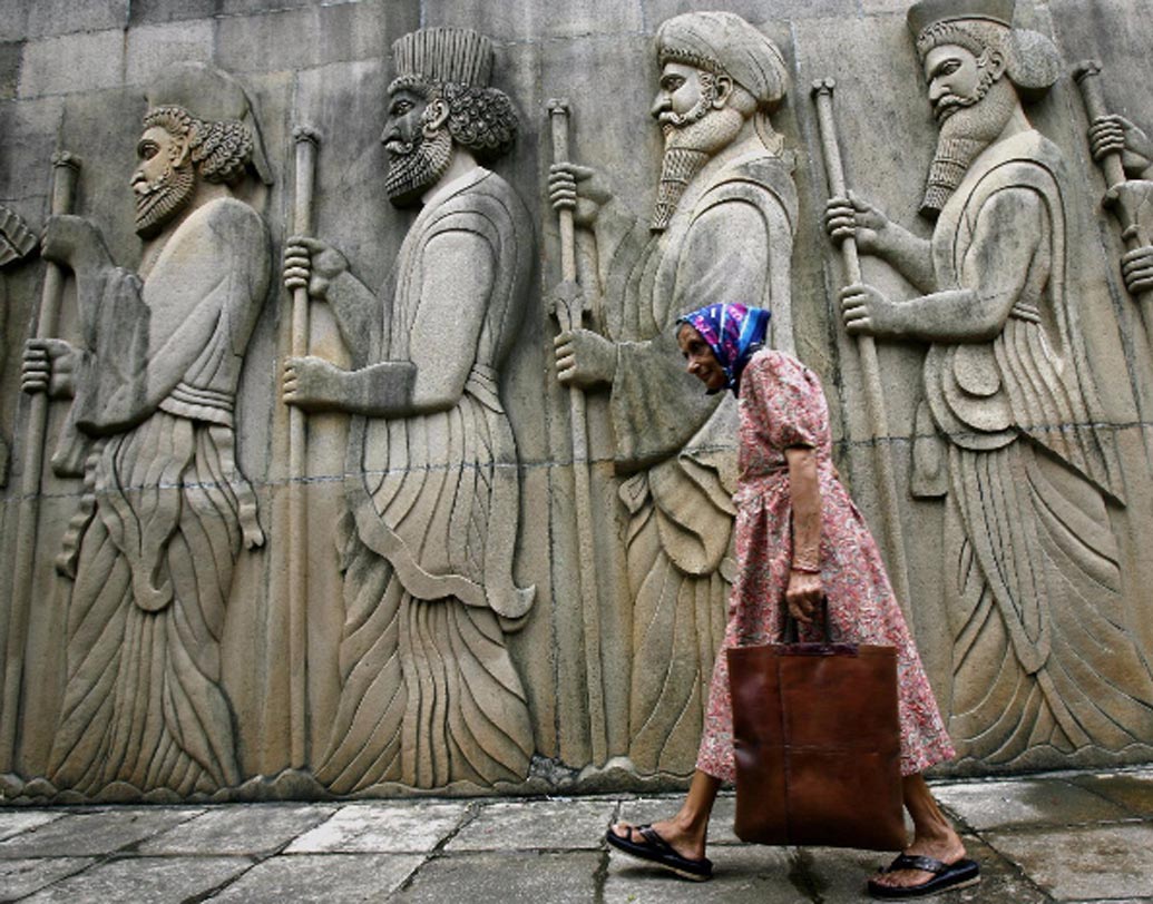 প্রাচীন পার্সিদের বিশ্বাস ছিল, ১৩ হাজারতম বছরে শয়তান সরাসরি ঈশ্বরের বিরুদ্ধে লড়াইয়ে নামবে। তখন বিশ্বটা যন্ত্রণা আর মৃত্যুতে ছেয়ে যাবে।