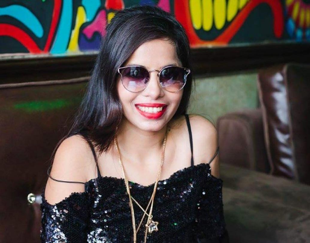 পূজা তখনও ‘ঢিনচ্যাক’ হয়ে ওঠেননি। তখন ছিলেন শুধুই পূজা জৈন।