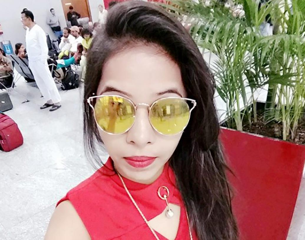 ইন্টারনেট সেনসেশন হয়ে ওঠার জন্য চাই একটা দমদার নাম। মাথায় আসে দু’টি নাম। একটি হল ‘রাপচিক পূজা’ এবং অন্যটি ‘ঢিনচ্যাক পূজা’। তবে শেষ পর্যন্ত পূজা জৈন নামটা বদলে করলেন ‘ঢিনচ্যাক পূজা’।