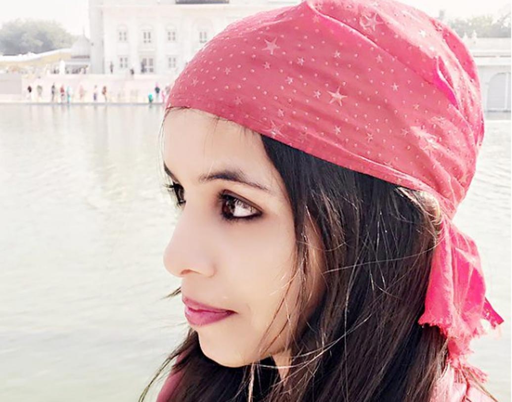 তবে অনেকেই ভাবেন যে, পূজার গানের ভিডিওগুলিতে তাঁর বন্ধুরাও থাকেন। তা কিন্তু নয়। পূজাই ব্যাপারটা নিয়ে খোলসা করেছেন। তিনি জানান, তাঁরা সবাই অভিনেতা।