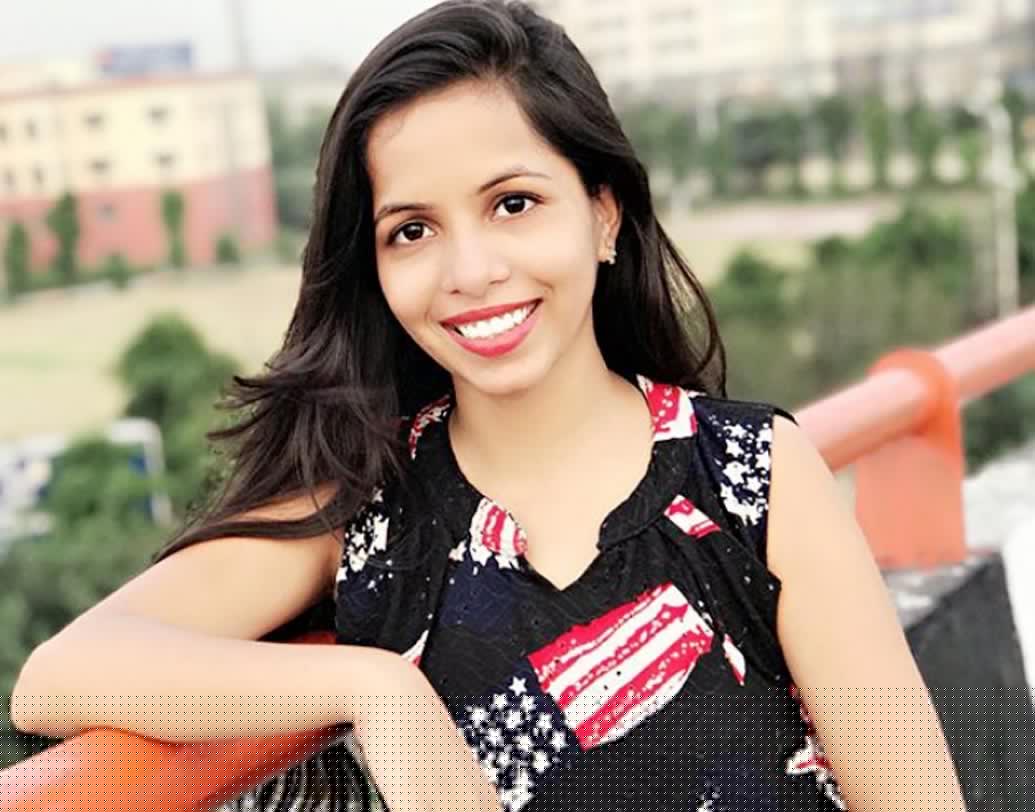 ভিডিওতে যে লাক্সারি গাড়িতে তাঁকে দেখা যায়, সেগুলি নাকি তাঁর এক আত্মীয়ের।