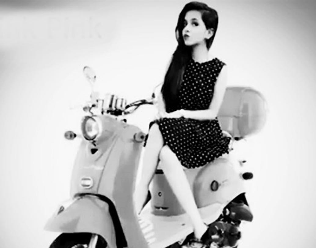 ‘সেলফি ম্যায়নে লে লি আজ’ ইউটিউবে আপলোড করার পর, সেখান থেকে প্রায় ৭ লক্ষ টাকা রোজগার করেছিলেন ঢিনচ্যাক পূজা।