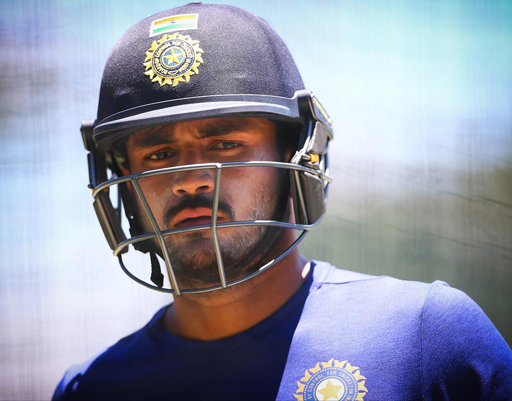 মনীশ পাণ্ডে: চার নম্বরের জন্য আরেকটি সম্ভাব্য নাম। শ্রীলঙ্কা সফর এবং অস্ট্রেলিয়ার সঙ্গে কিছু ম্যাচে ৪ নম্বরে ব্যাট করলেওওই পজিশনে তেমন ভাবে সফল হননি তিনিও। নিউজিল্যান্ডেরসঙ্গে একদিনের ম্যাচে প্রথম একাদশ থেকে বাদও পড়েনতিনি। তবে ফর্মে থাকা মনীশের কামব্যাক শুধু সময়ের অপেক্ষা বলছেন বিশেষজ্ঞরা।