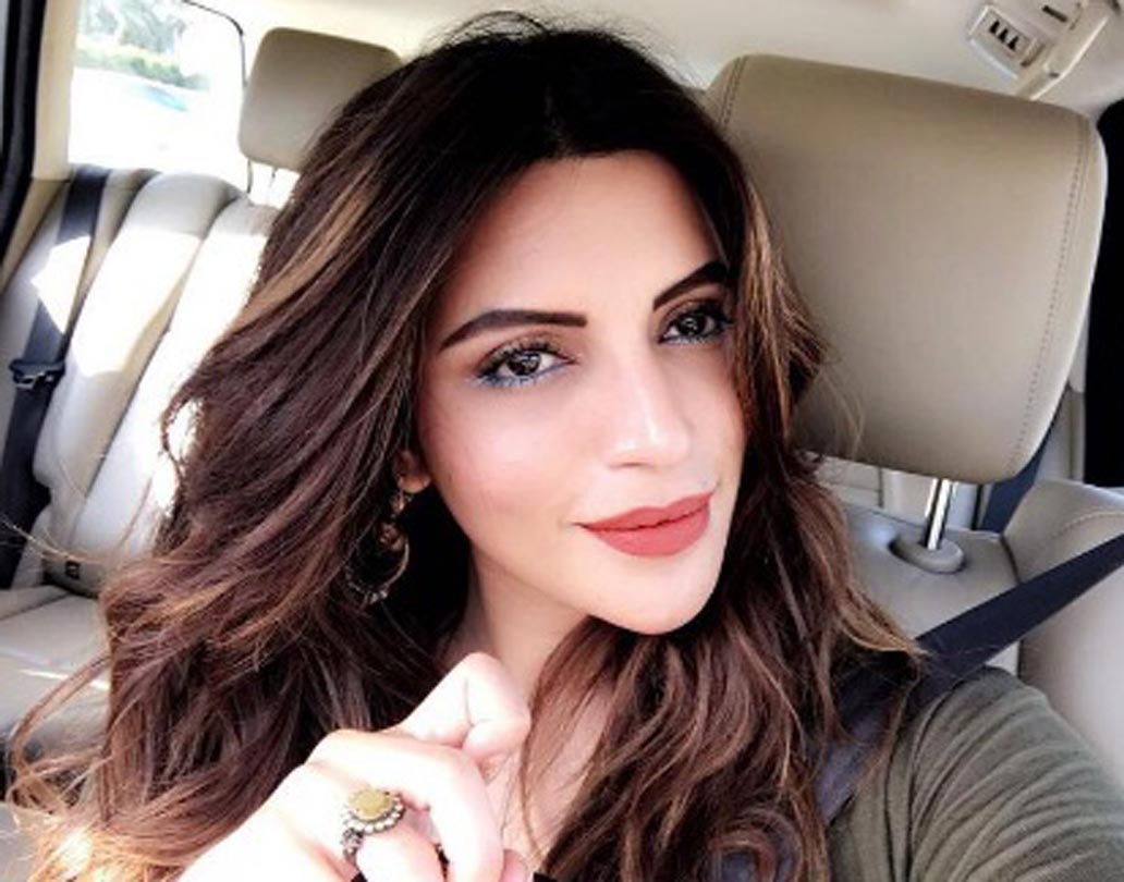 সেলফি তুলেও পোস্ট করেছেন শামা।