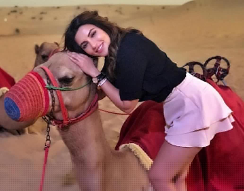 বেড়াতে গিয়ে ক্যামেল রাইড করতে ভোলেননি শামা।