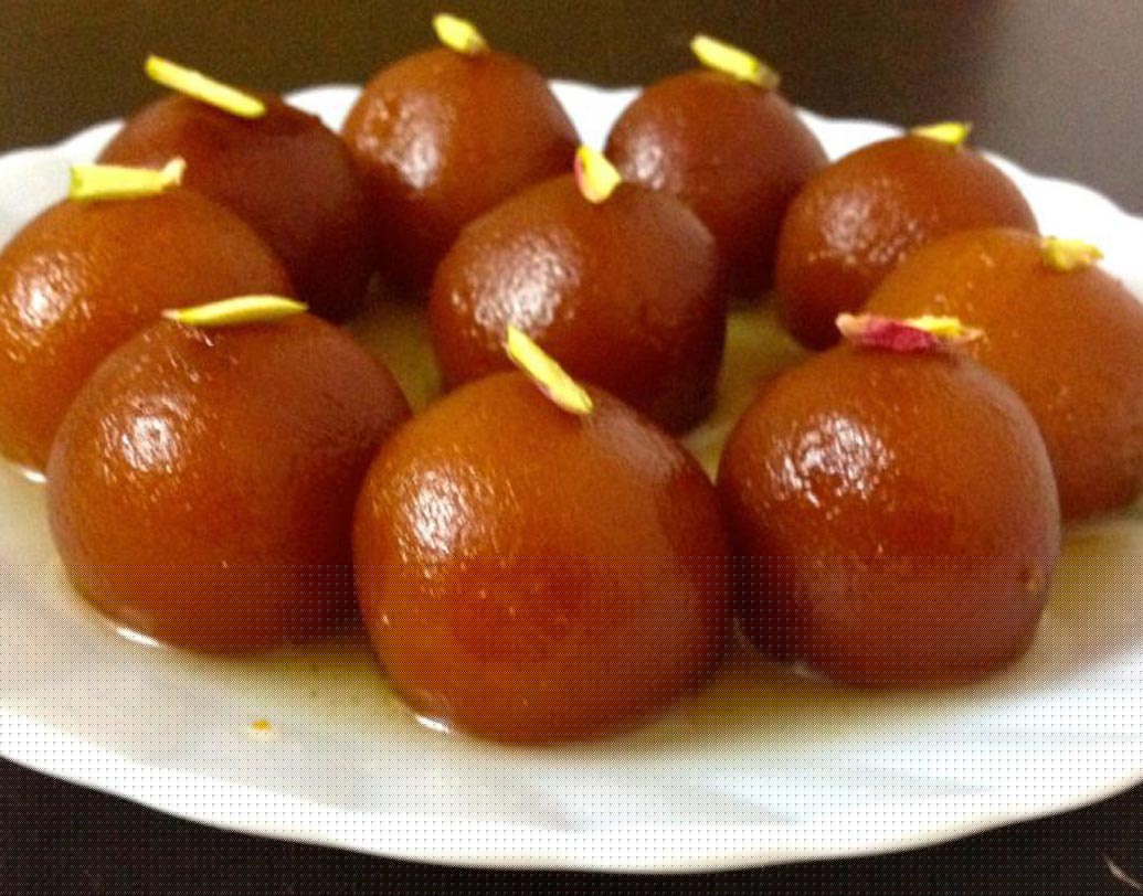 তামিল, তেলুগু, উর্দু, গুজরাতি, হিন্দি, বাংলা মিলিয়ে মোট ৭০ টি ভারতীয় শব্দের সন্ধান মিলবে এ বারের অক্সফোর্ড ইংরাজি অভিধানে। শব্দগুলি ভারতীয় সংস্কৃতি, সম্পর্ক বা খাবারের সঙ্গে যুক্ত। যেমন—‘গুলাব জামুন’ (মিষ্টি) বা নানা রকম মশলা— ‘কিমা’, ‘মির্চ’, ‘মির্চ মশলা’, ‘নমকিন’, ‘দম’, ‘গোস্ত’।