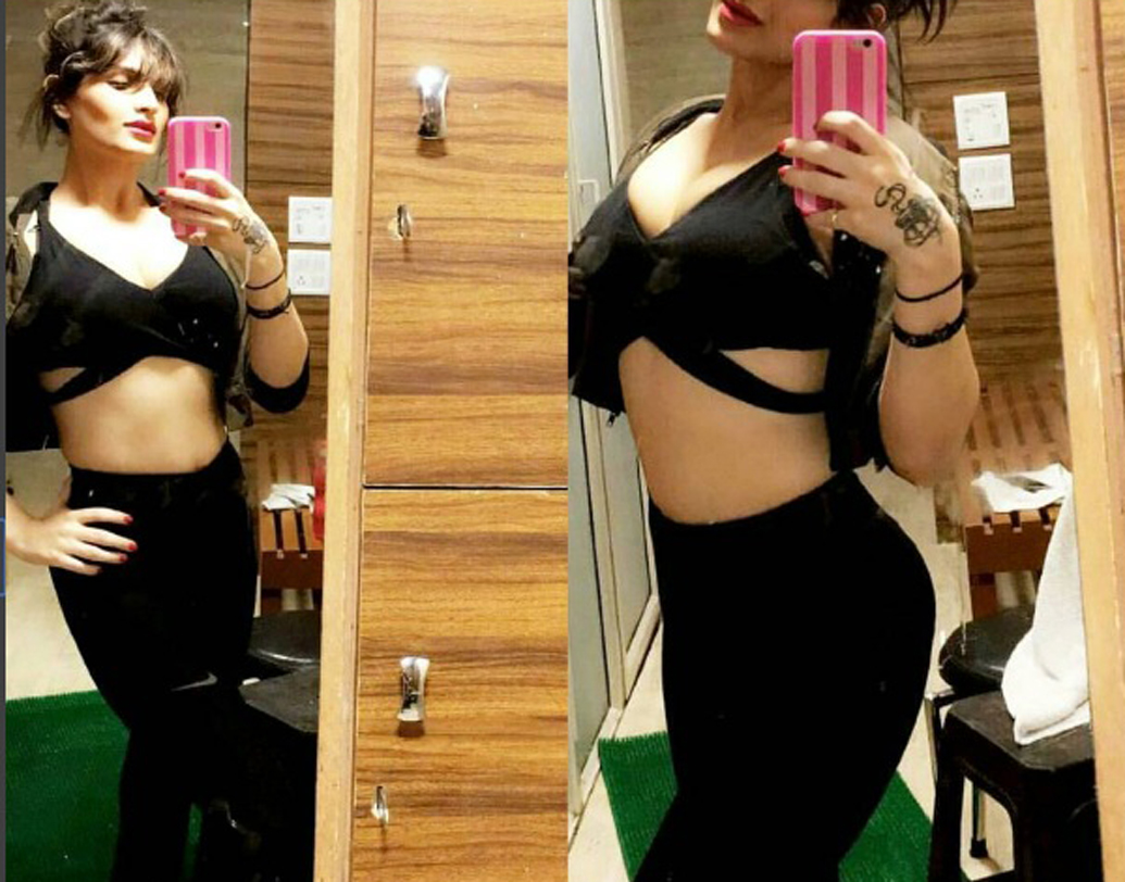 প্রথম ‘রিয়েলিটি শো’-ই সমাজের কাছে নিজেকে জাহির করার সেই ‘অনুপ্রেরণা’ দেয় গৌরবকে। শো-এ তাঁর পরিচয় হয় এক টেলিভিশন অভিনেতার সঙ্গে। ছোটবেলা থেকেই যাঁর প্রতি গৌরবের ভাল লাগা ছিল। বেশ কিছুটা সময় এক সঙ্গে কাটিয়েছিলেন তাঁরা। সেই প্রথম কারও কাছে মেয়ে হওয়ার অনুভূতি পেয়েছিলেন তিনি।