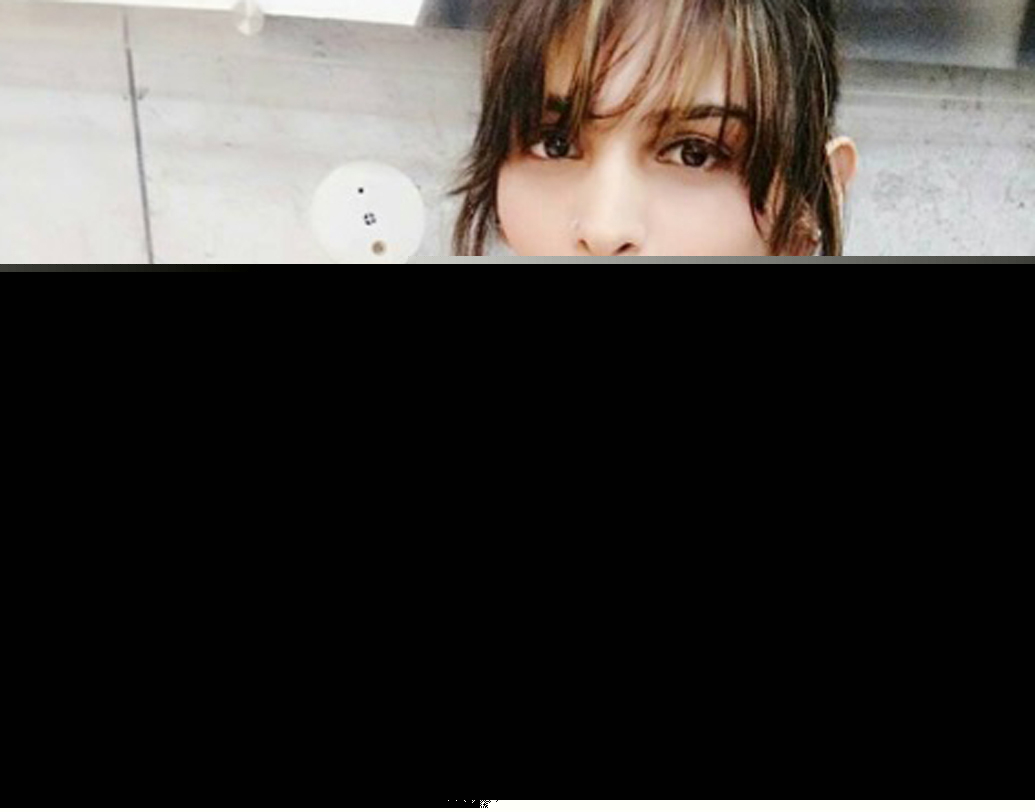 তার পরই শুরু হয় অন্তরের গৌরবকে টেনে বাইরে বের করে আনার লড়াইটা। মনস্থির করেন লিঙ্গ পরিবর্তনের। এর জন্য অবশ্য কম ঝক্কি পোহাতে হয়নি তাঁকে। বাড়ি থেকে বাজার, সব জায়গাতেই চরম হেনস্থা সহ্য করতে হয়েছিল। অনেক বুঝিয়ে বাবা-মাকে রাজি করিয়েছিলেন।