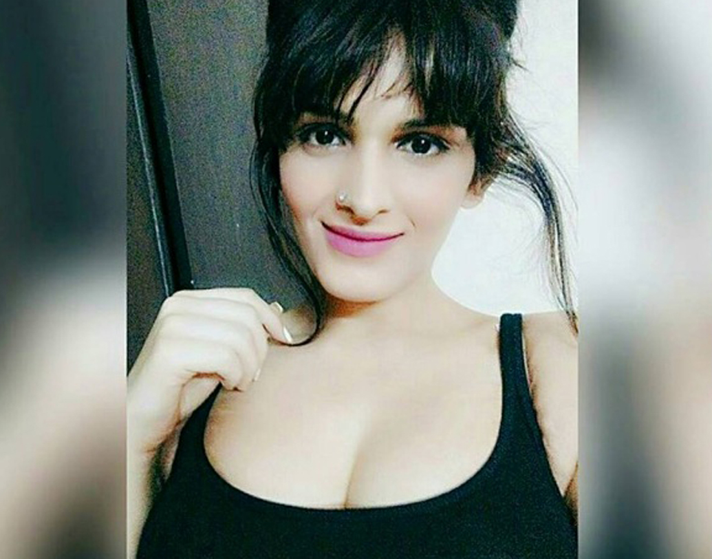 এখন তিনি মনে-প্রাণে এক জন নারী। নিজেকে ধীরে ধীরে আরও মহিলাসুলভ করে তুলছেন গৌরী।