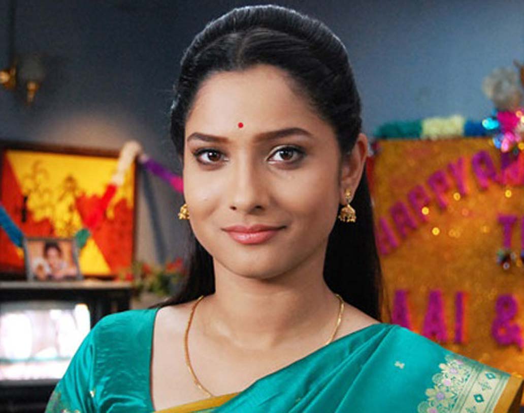 শাড়ি, টিপ, মঙ্গলসূত্র পরা অসহায় বউমার অভিনয়ে তাক লাগিয়ে দিয়েছিলেন অঙ্কিতা।