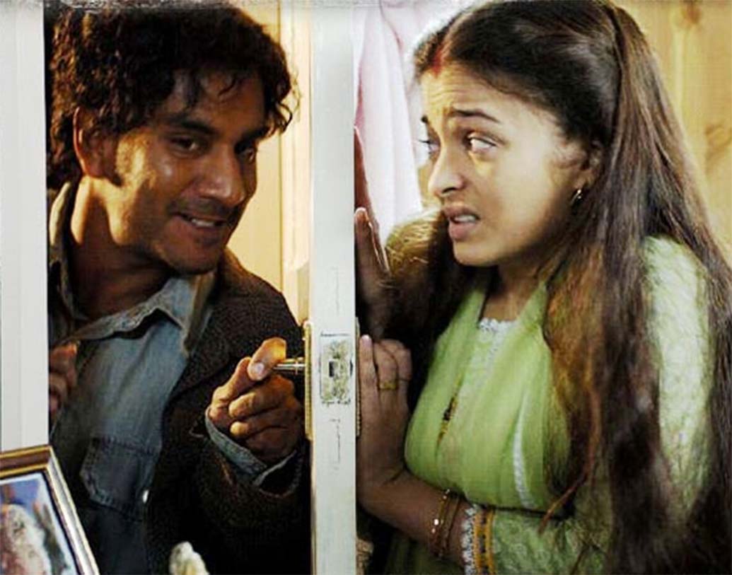 বিয়ের পর থেকেই এনআরআই স্বামীর কাছে নিয়মিত ধর্ষণের শিকার কিরণজিৎ অহলুওয়ালিয়া। শারীরিক ও মানসিক অত্যাচার সইতে না পেরে শেষমেশ তাঁকে খুন করে কিরণজিৎ। সত্য ঘটনা নির্ভর জাগ মুন্দ্রার ফিল্ম ‘প্রোভক্‌ড’-এ সাড়া ফেলেছিল কিরণজিতের ভূমিকায় ঐশ্বর্যা রাইয়ের অভিনয়।