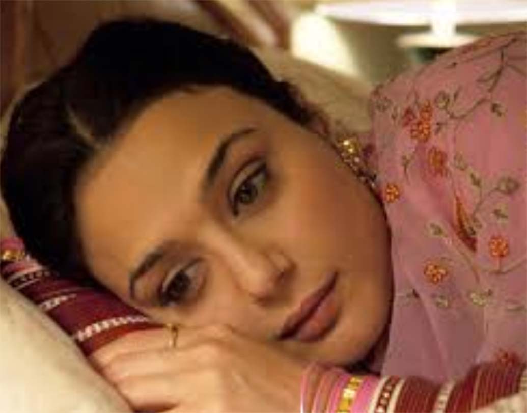 দীপা মেহতার ফিল্ম ‘বিদেশ’-এ একেবারেই ডিগ্ল্যামারাইসড রোলে দেখা গিয়েছিল প্রীতি জিন্টাকে। বিদেশি বসবাসকারী পাত্রের সঙ্গে বিয়ে হয় পঞ্জাবি পরিবারের মেয়ে চাঁদের। চাঁদের স্বপ্নভাঙার সেই শুরু। ইংরেজিতে ‘হেভেন অন আর্থ’ টাইটেলে ২০০৮-এর এই ফিল্মে প্রীতির অভিনয় অনেকেরই নজর কেড়েছিল।