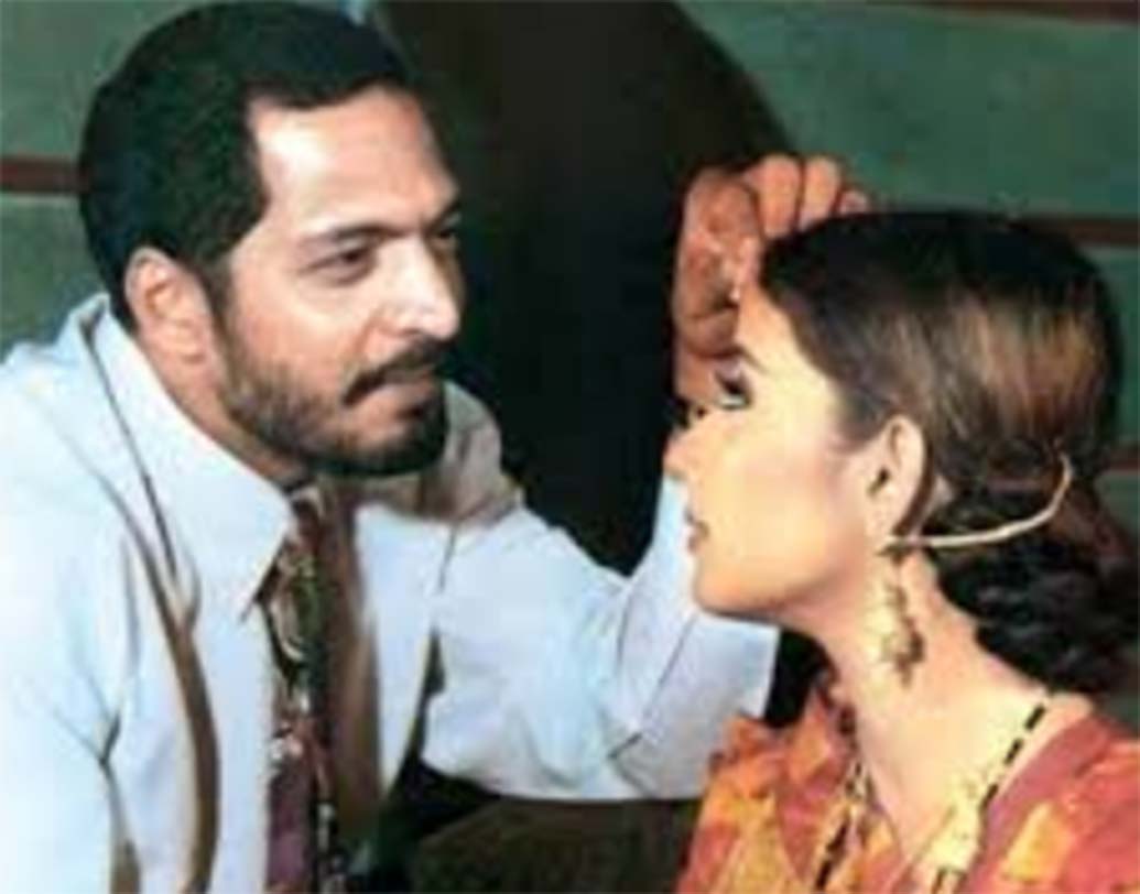 জুলিয়া রবার্টস অভিনীত ‘স্লিপিং উইথ দ্য এনিমি’-র রিমেক হলেও নিজস্ব ছাপ রেখেছিল ‘অগ্নি সাক্ষী’। নয়ের দশকে পার্থ ঘোষের এই ফিল্মে বৈবাহিক ধর্ষণের বিষয়টি তুলে ধরা হয় রিভেঞ্জ ড্রামার অ্যাঙ্গেলে। মণীষা কৈরালা, জ্যাকি শ্রফ ও নানা পাটেকর অভিনয়ে ফিল্মও হয়েছিল সুপারহিট।