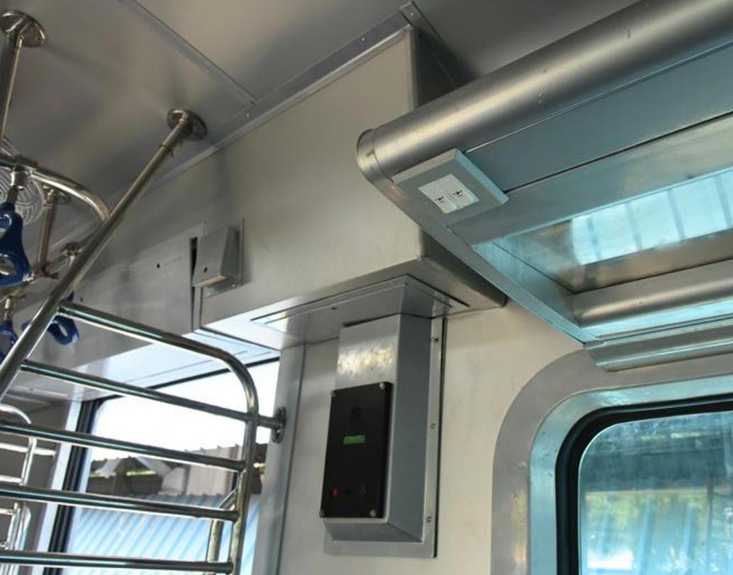 প্রতিটা কামরায় থাকছে জিপিএস-বেসড এলইডি। পরবর্তী স্টেশন-সহ যাবতীয় তথ্য এই এলইডি স্ক্রিনে দেখতে পারবেন যাত্রীরা। দরজার পাশে থাকছে প্যাসেঞ্জার টক-ব্যাকের সুবিধাও। কোনও রকম সমস্যায় পড়লে এর মাধ্যমে সরাসরি চালকের সঙ্গে যোগাযোগ করতে পারবেন যাত্রীরা।