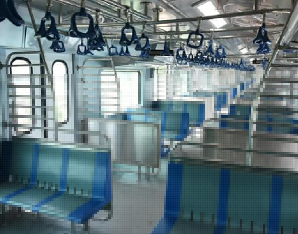 স্টেইনলেস স্টিল দিয়ে তৈরি করা হয়েছে কামরার দেওয়াল। ঠিক মেট্রোর প্রযুক্তিতেই তৈরি করা হয়েছে ইলেক্ট্রিক্যাল অপারেটেড স্বয়ংক্রিয় দরজা।