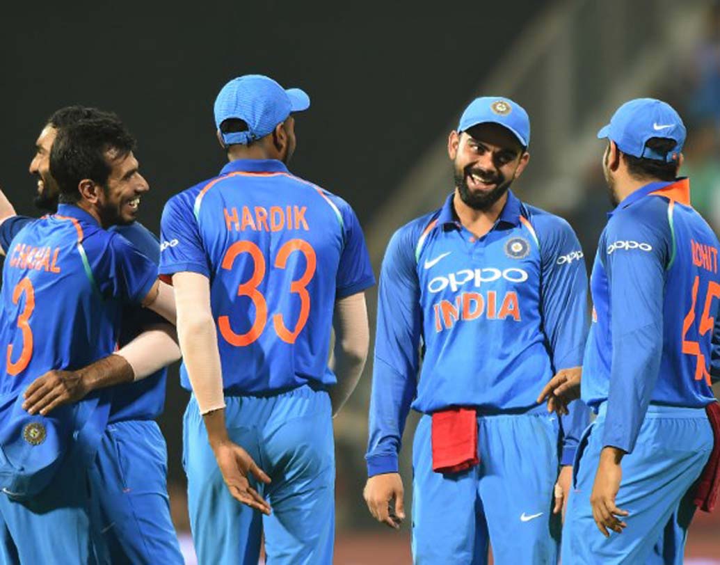 ভারত: পাকিস্তান, নিউজিল্যান্ড, শ্রীলঙ্কা ক্রিকেটারদের বার্ষিক আয়ের তুলনায় অনেক এগিয়ে বিরাট কোহালি-মহেন্দ্র সিংহ ধোনির মতো গ্রেড-এ ক্রিকেটারদের বার্ষিক আয়। ভারতীয় ক্রিকেটারদের বার্ষিক আয় ২ কোটি টাকা।