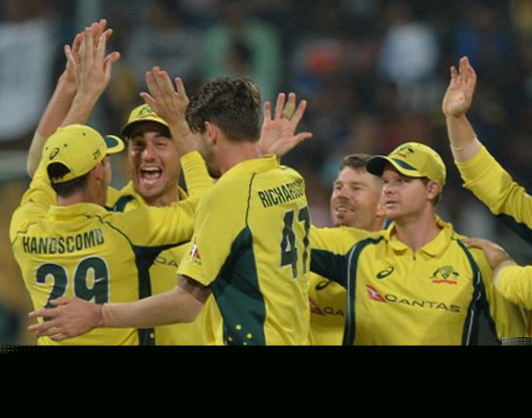 অস্ট্রেলিয়া: অস্ট্রেলিয়ান ক্রিকেটারদের সঙ্গে পাঁচ বছরের চুক্তি করে ক্রিকেট অস্ট্রেলিয়া। ক্রিকেট অস্ট্রেলিয়ার সঙ্গে অস্ট্রেলিয়ান ক্রিকেটার নতুন চুক্তিতে ২০১৭ থেকে ২০২২-এর মধ্যে ৮ লক্ষ ১৬ হাজার ডলার বেতন পাবে অস্ট্রেলিয়ান ক্রিকেটাররা।